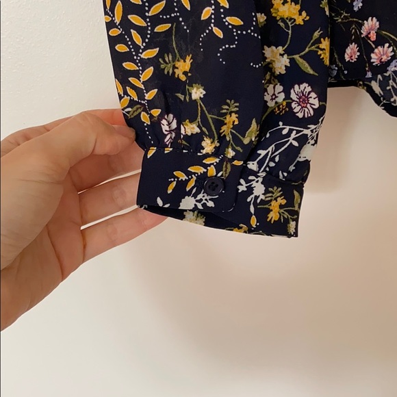Forever 21 mock neck floral top - Picture 3 of 5